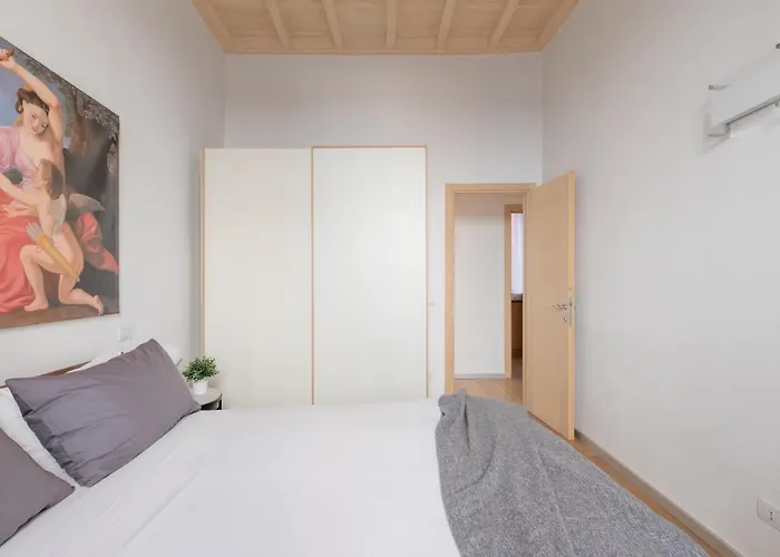 Iflat Navona White And Stylish Apartment