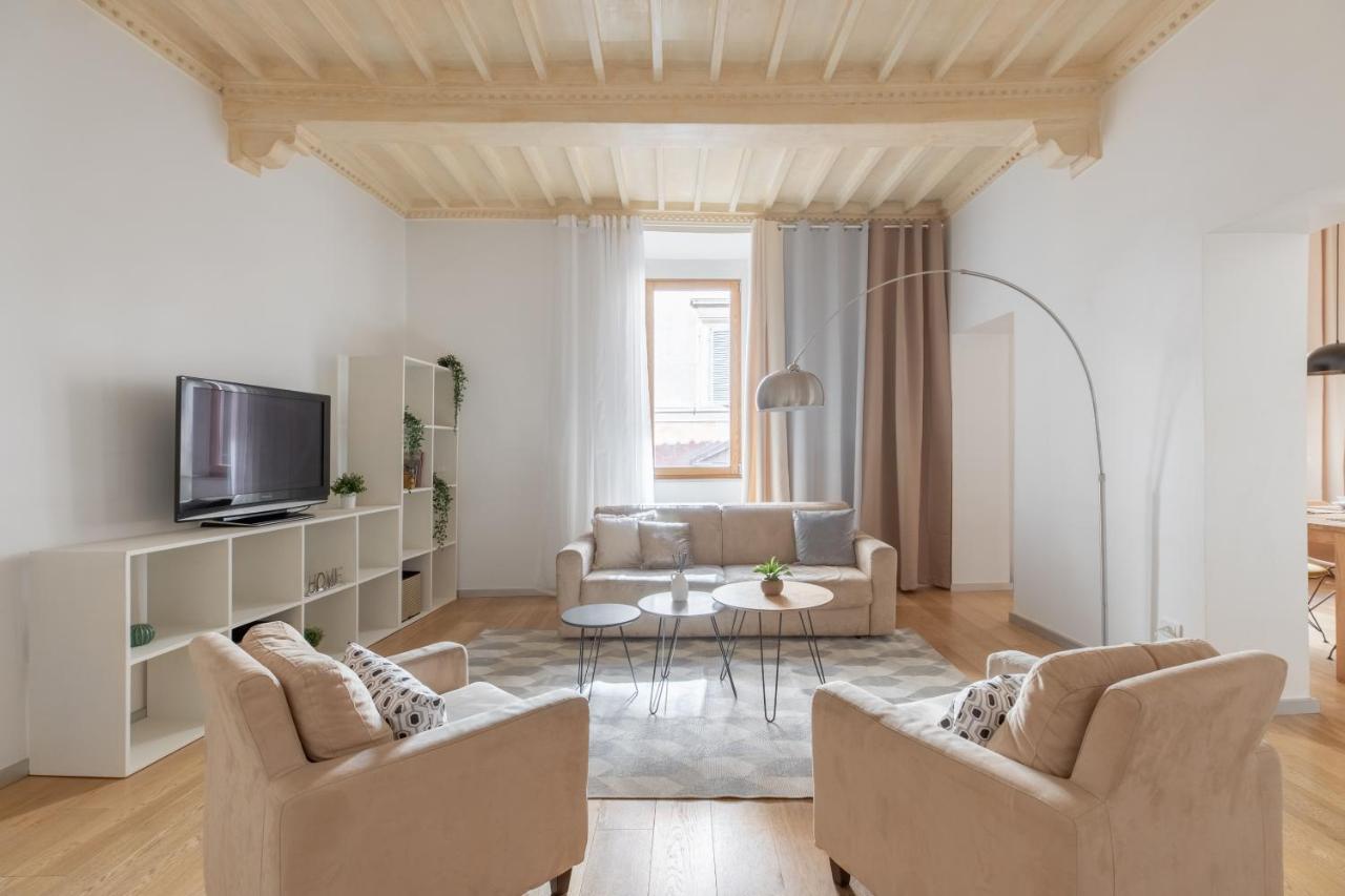 Iflat Navona White And Stylish Apartment Rome