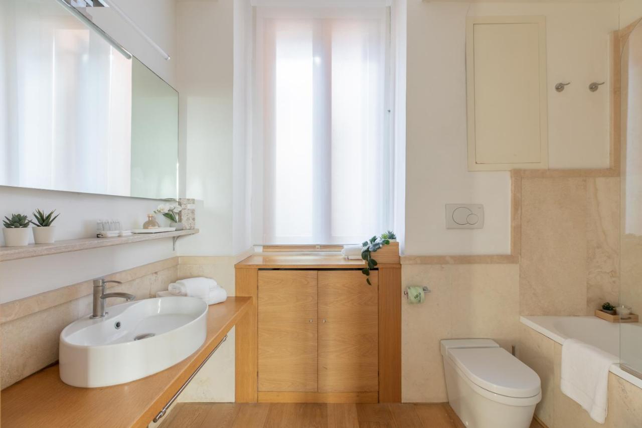 Apartment Iflat Navona White And Stylish Rome