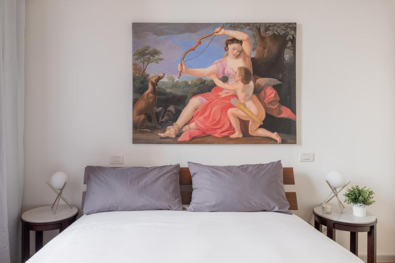Iflat Navona White And Stylish Apartment