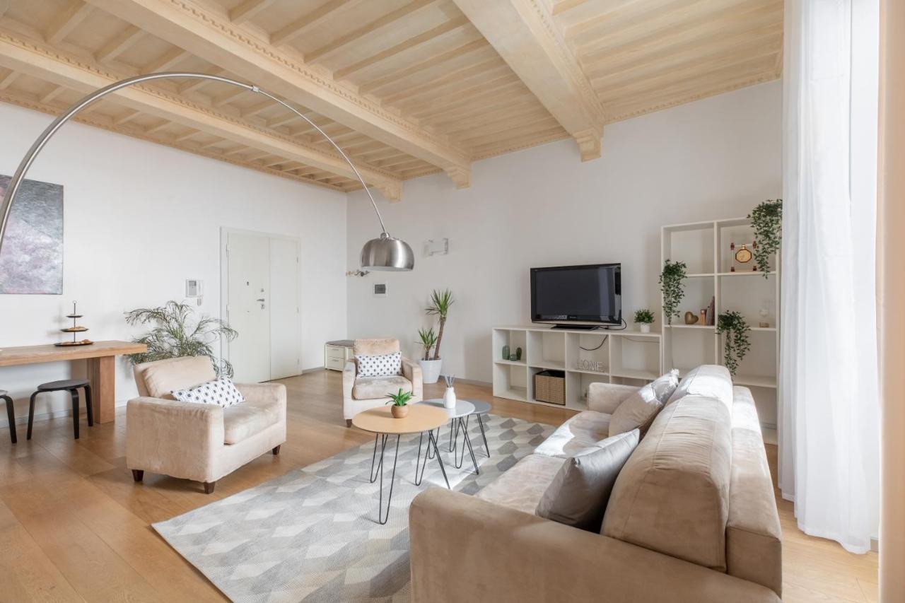 Iflat Navona White And Stylish Apartment